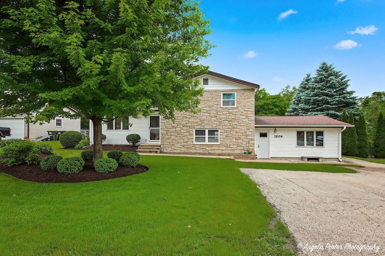 7509 Villa Vista CT, Spring Grove, IL 60081