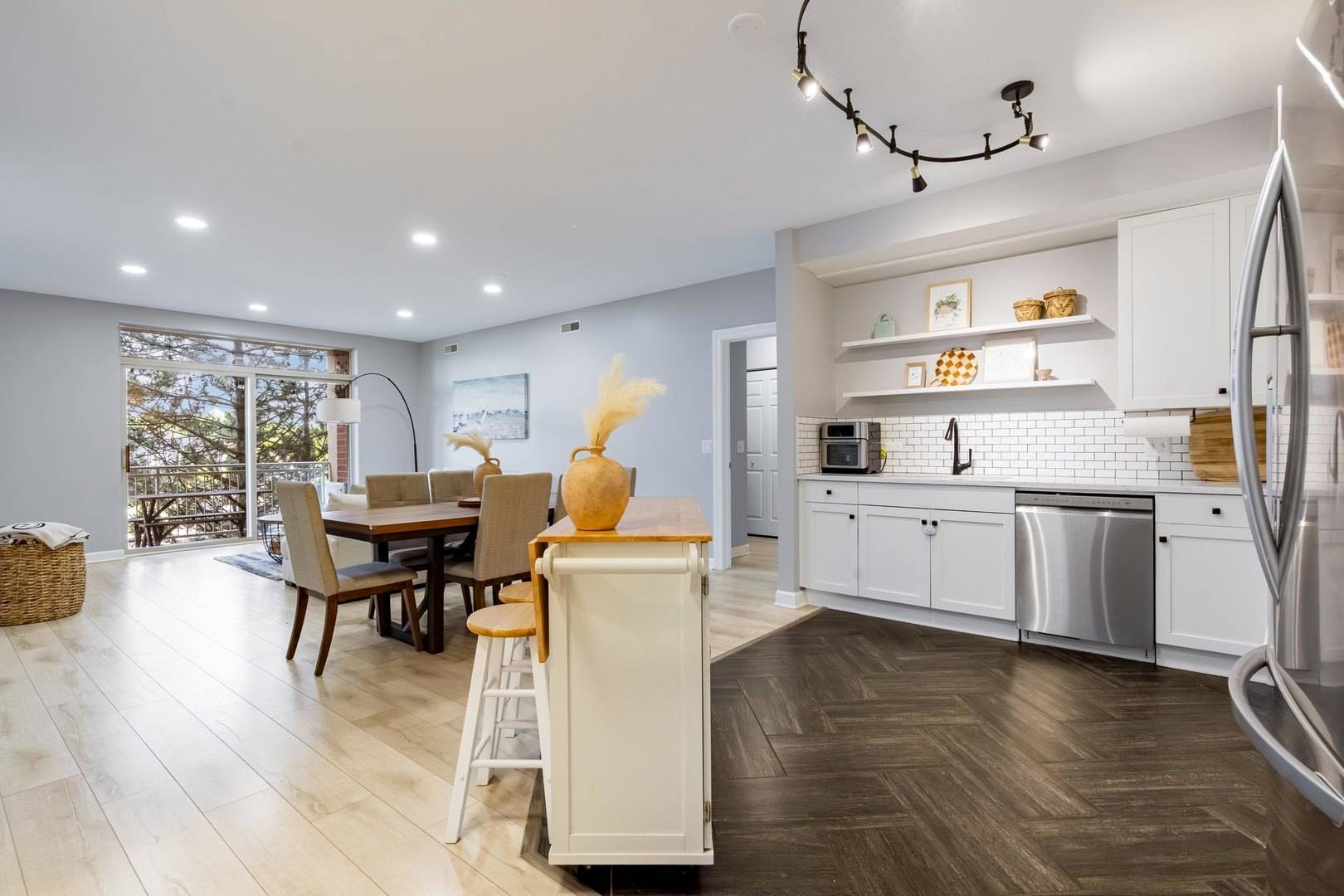 8340 Callie AVE #104, Morton Grove, IL 60053