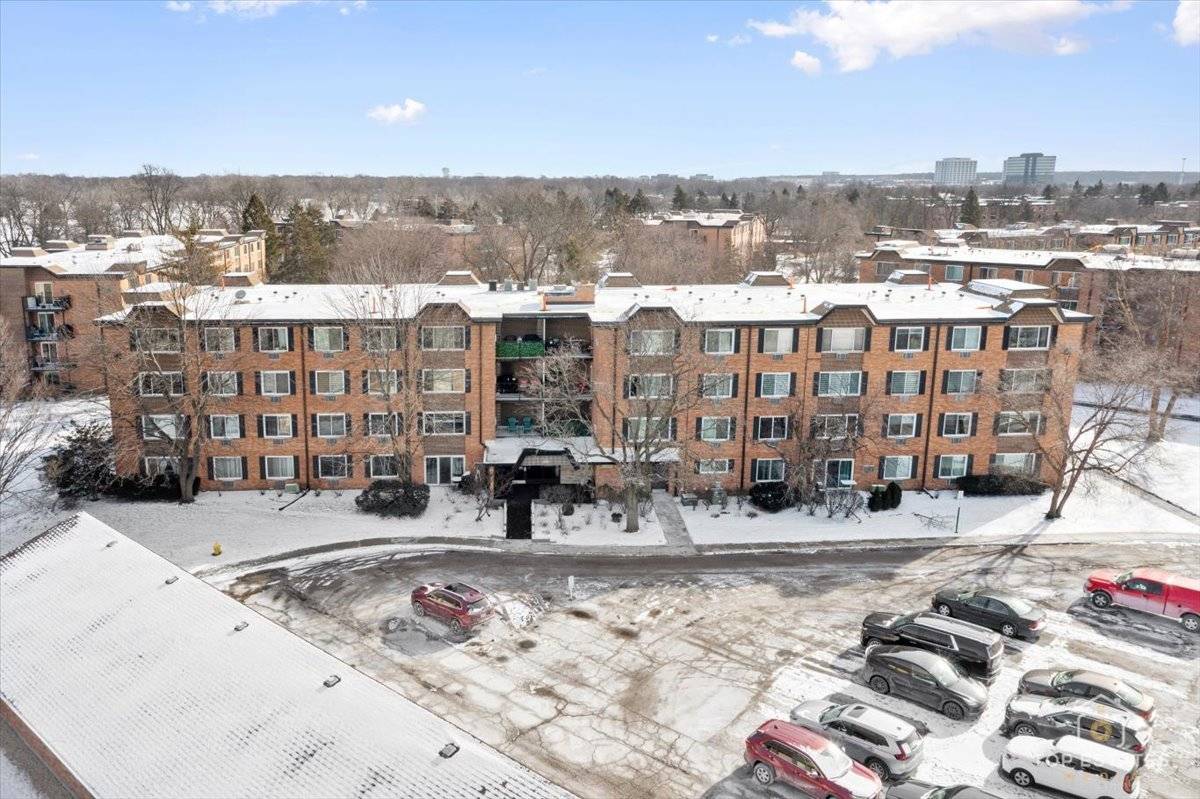 1107 S OLD WILKE RD #208, Arlington Heights, IL 60005