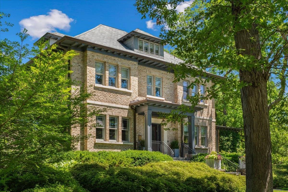 395 Greenleaf AVE, Glencoe, IL 60022