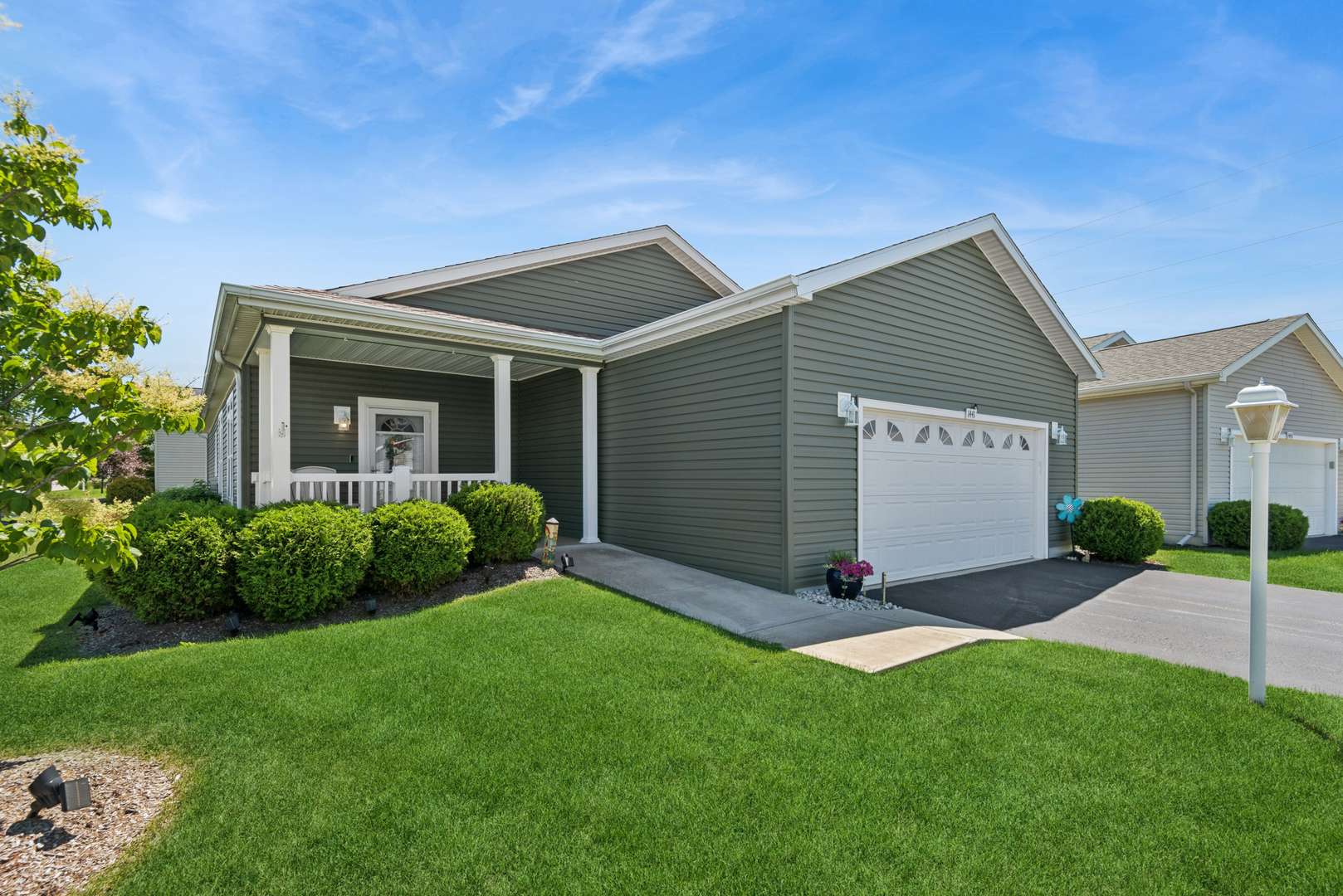 1441 Harvest CT, Grayslake, IL 60030