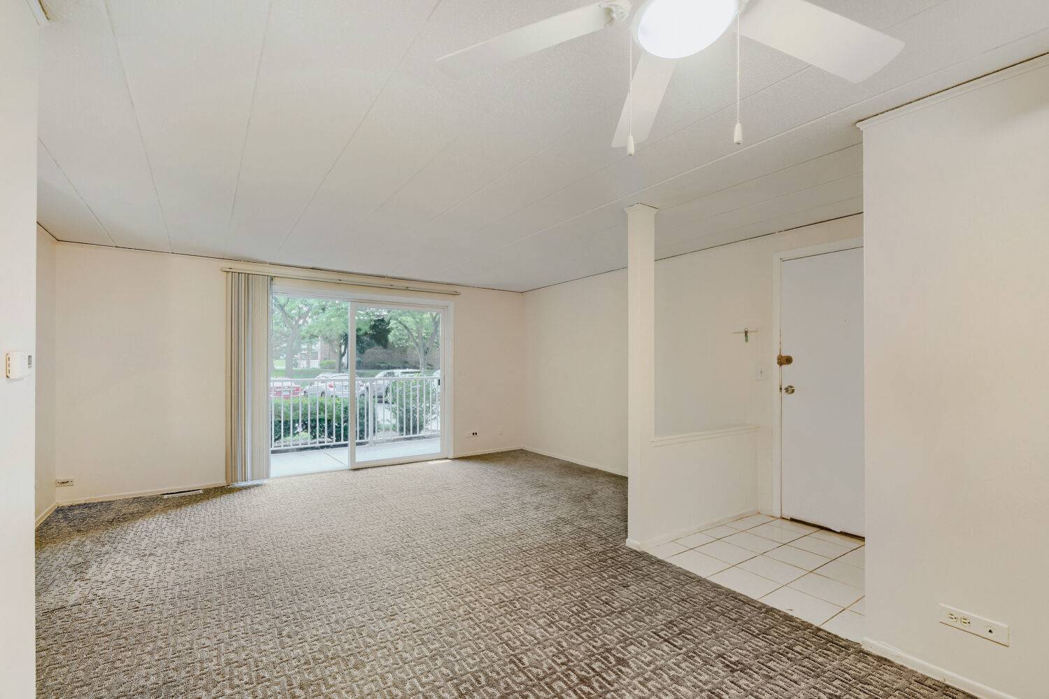 1102 Westover LN #1A, Schaumburg, IL 60193