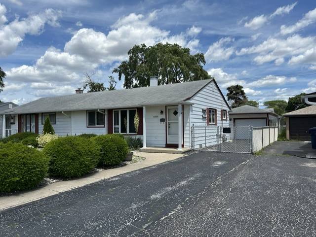 8855 S KOMENSKY AVE, Hometown, IL 60456