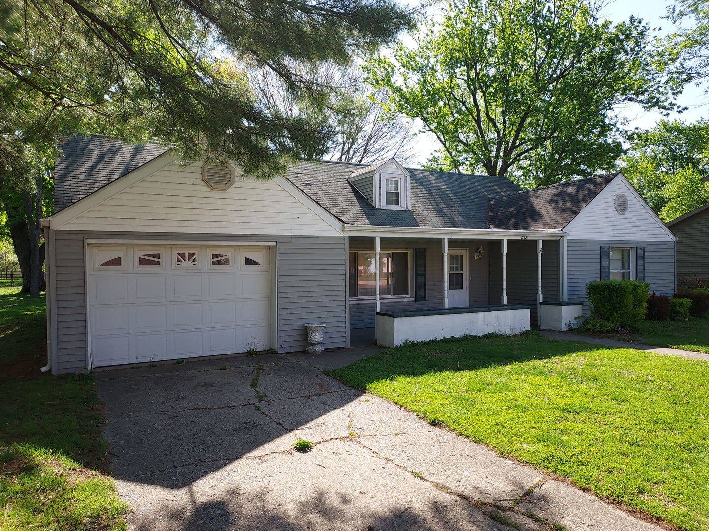 226 N Illinois ST, Atwood, IL 61913