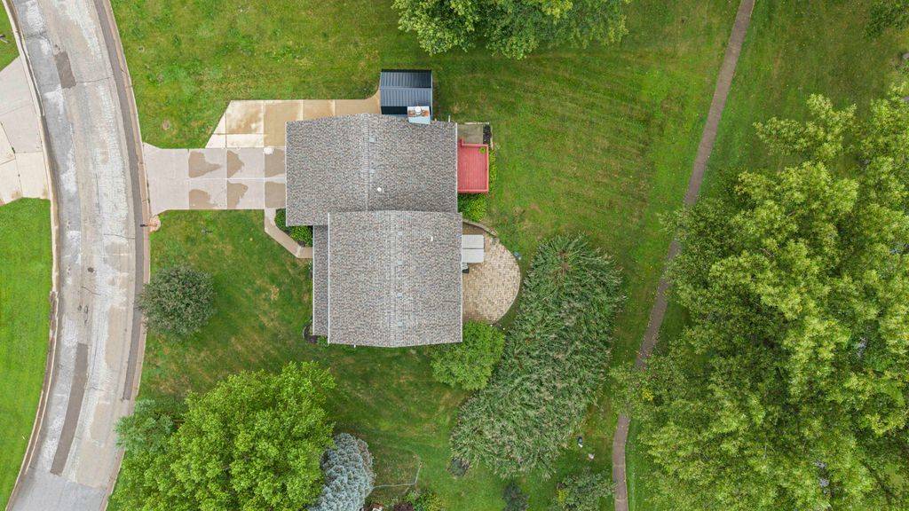 105 Shawnee CIR, Eldridge, IA 52478