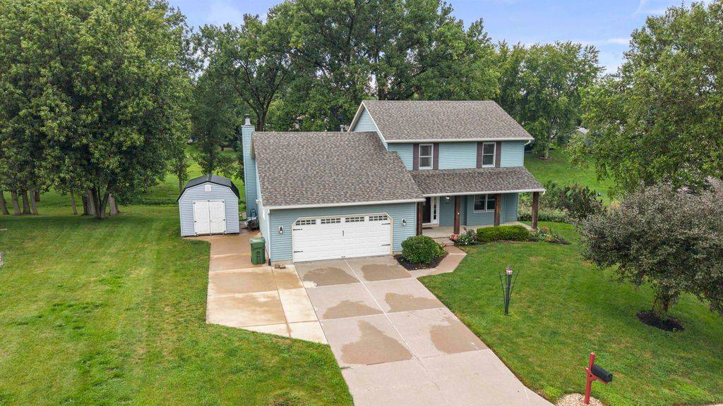 105 Shawnee CIR, Eldridge, IA 52478