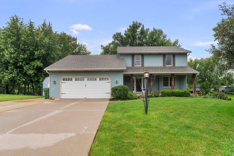 105 Shawnee CIR, Eldridge, IA 52478