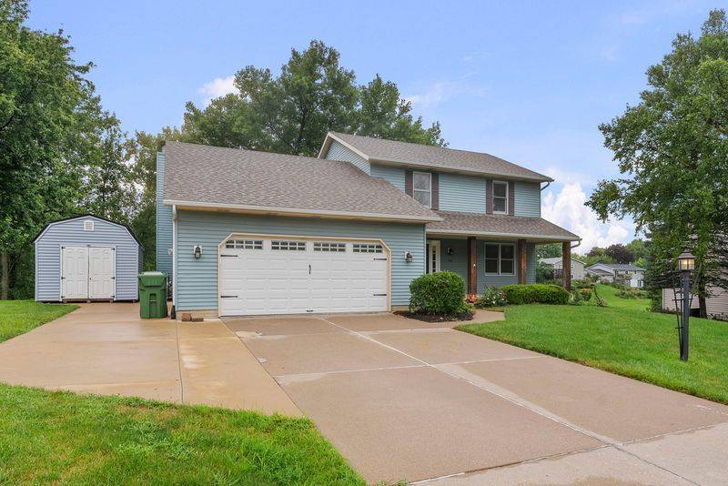 105 Shawnee CIR, Eldridge, IA 52478