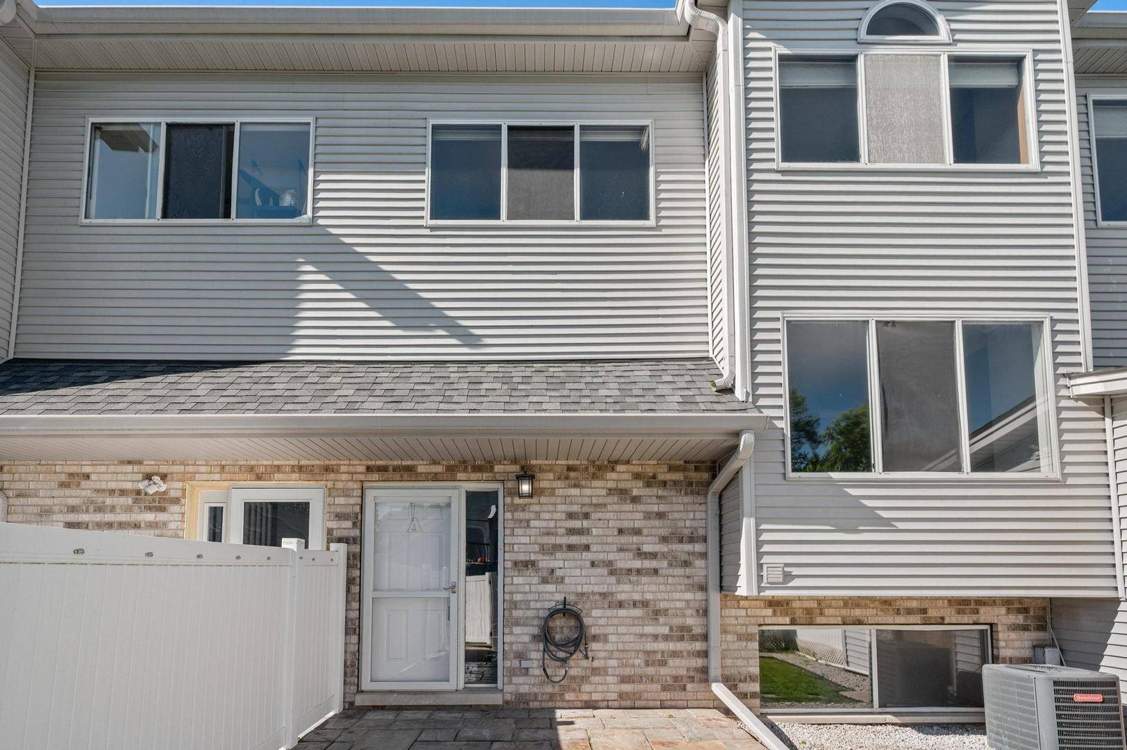 272 Park Ridge LN #A, Aurora, IL 60504