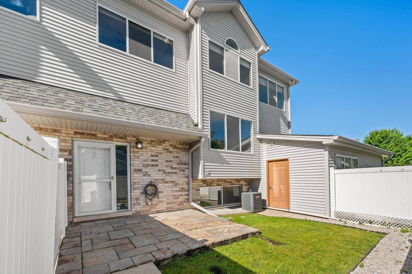 272 Park Ridge LN #A, Aurora, IL 60504