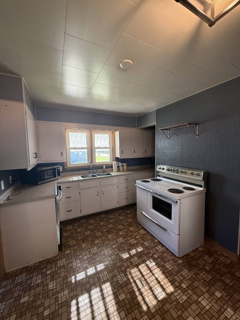203 E 4th ST, Depue, IL 61322