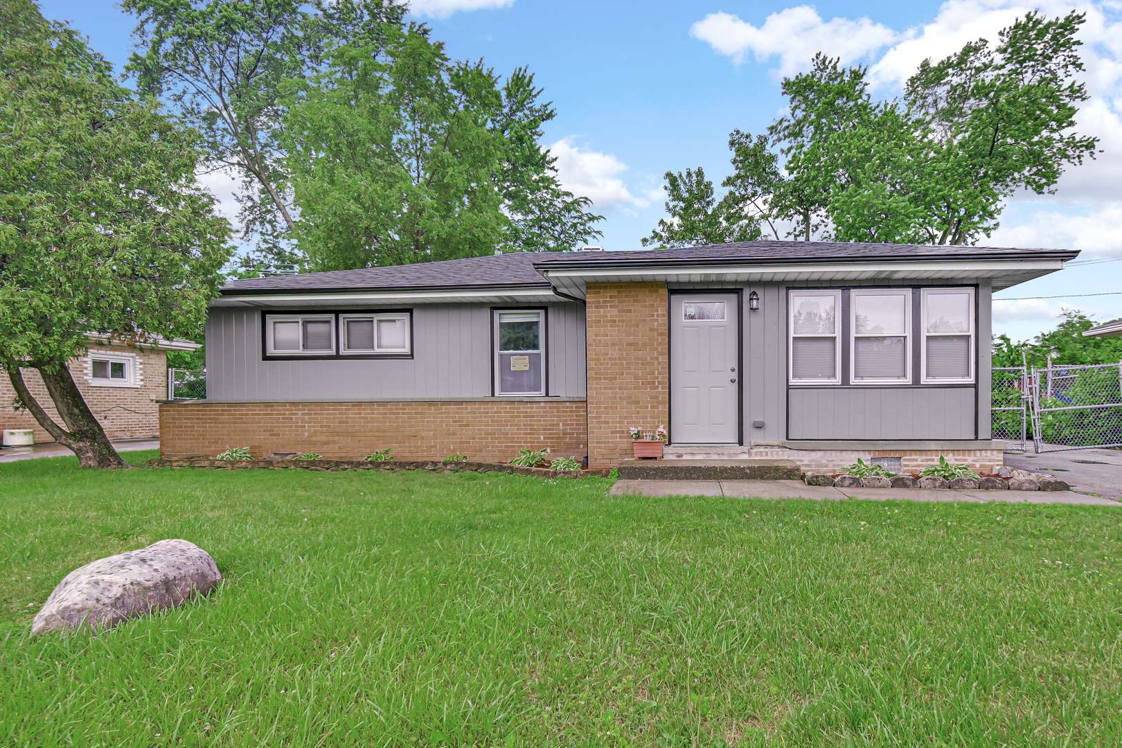 16158 Plymouth DR, Markham, IL 60428