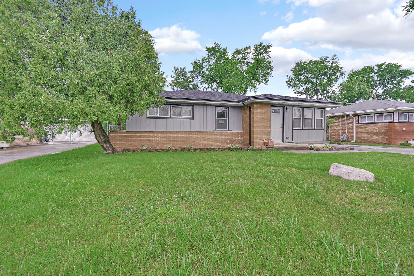 16158 Plymouth DR, Markham, IL 60428