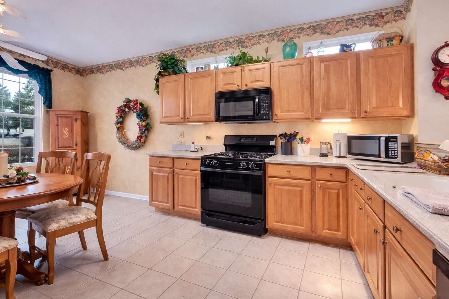 12825 Coventry LN, Huntley, IL 60142
