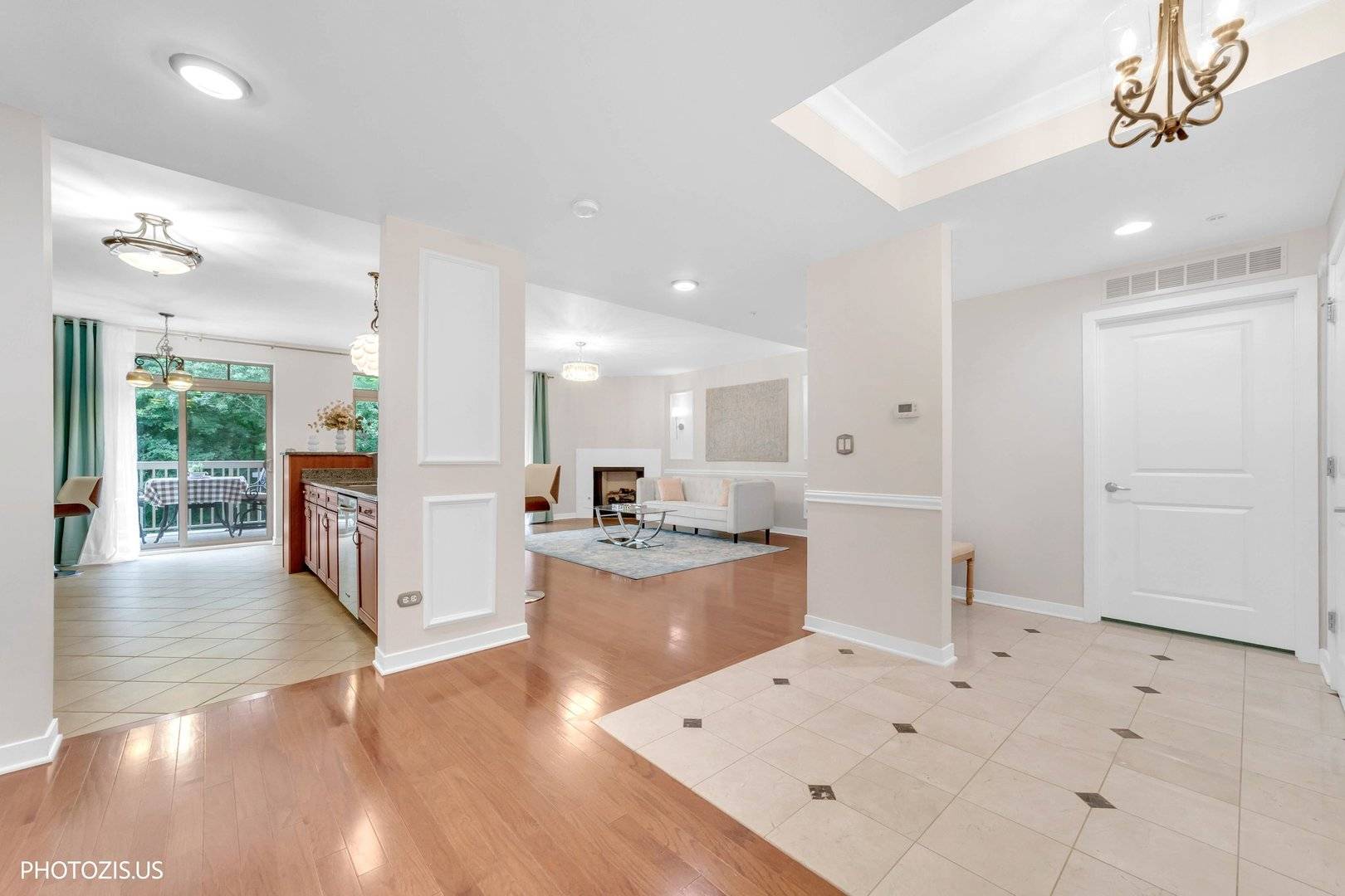 425 Benjamin DR #302, Vernon Hills, IL 60061