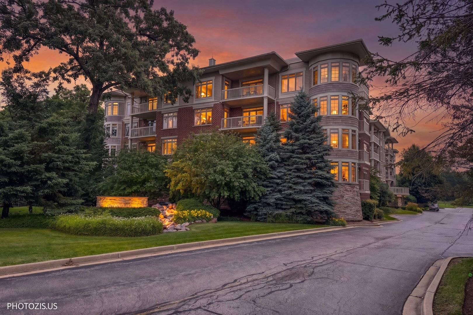 425 Benjamin DR #302, Vernon Hills, IL 60061