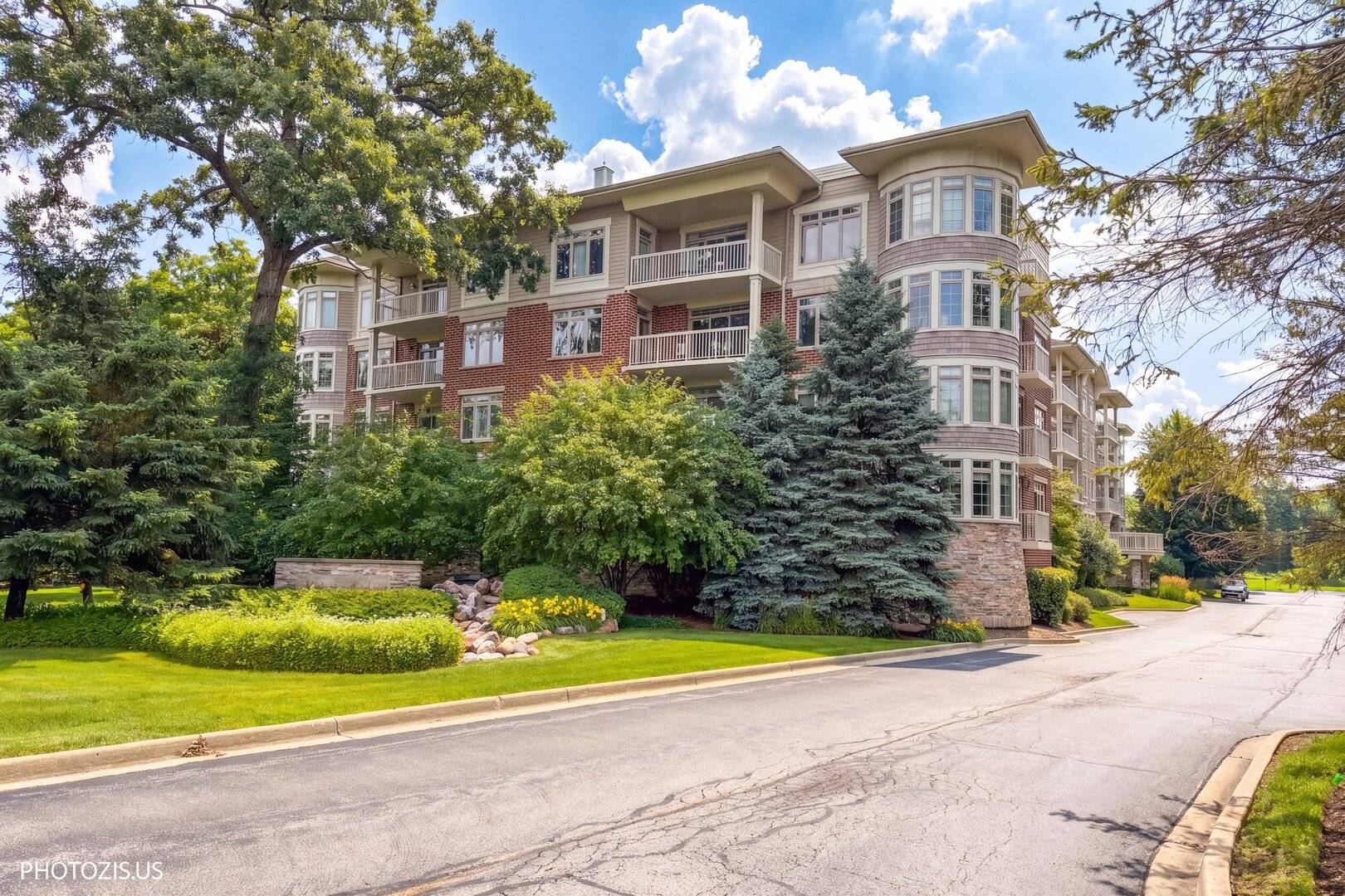 425 Benjamin DR #302, Vernon Hills, IL 60061