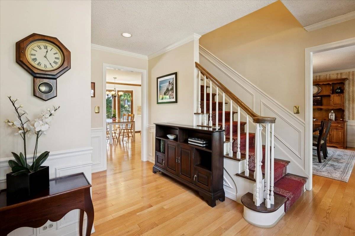 1145 Furlong DR, Libertyville, IL 60048