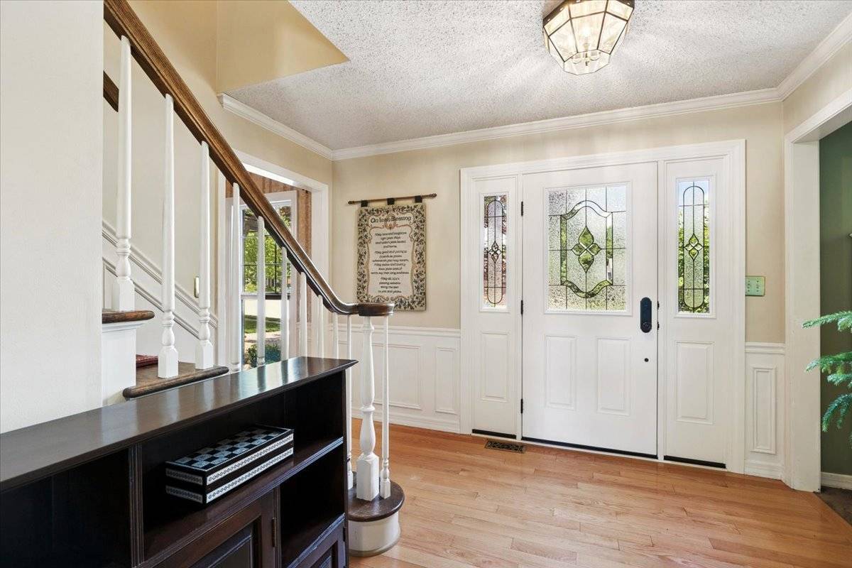 1145 Furlong DR, Libertyville, IL 60048