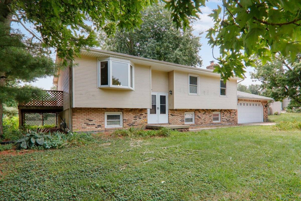 18859 Pioneer ST, Bloomington, IL 61705