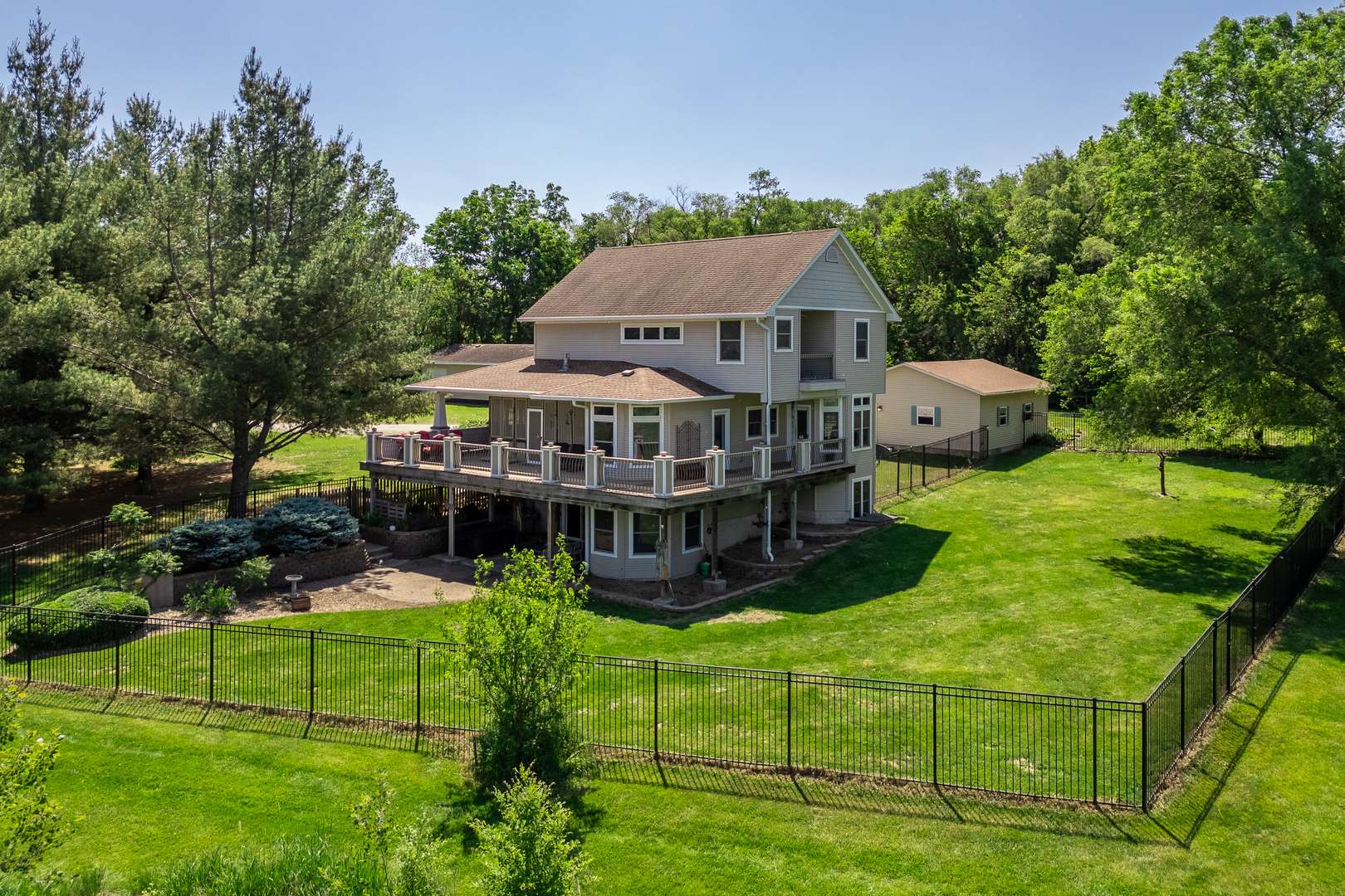 463 40TH ST, East Moline, IL 61244