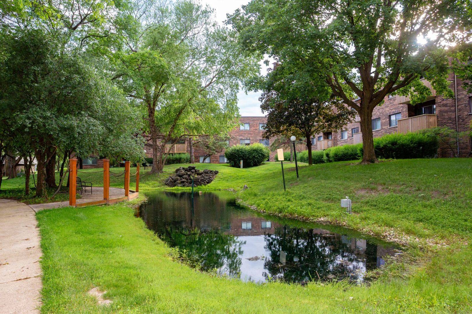 925 Spring Hill DR #311, Northbrook, IL 60062