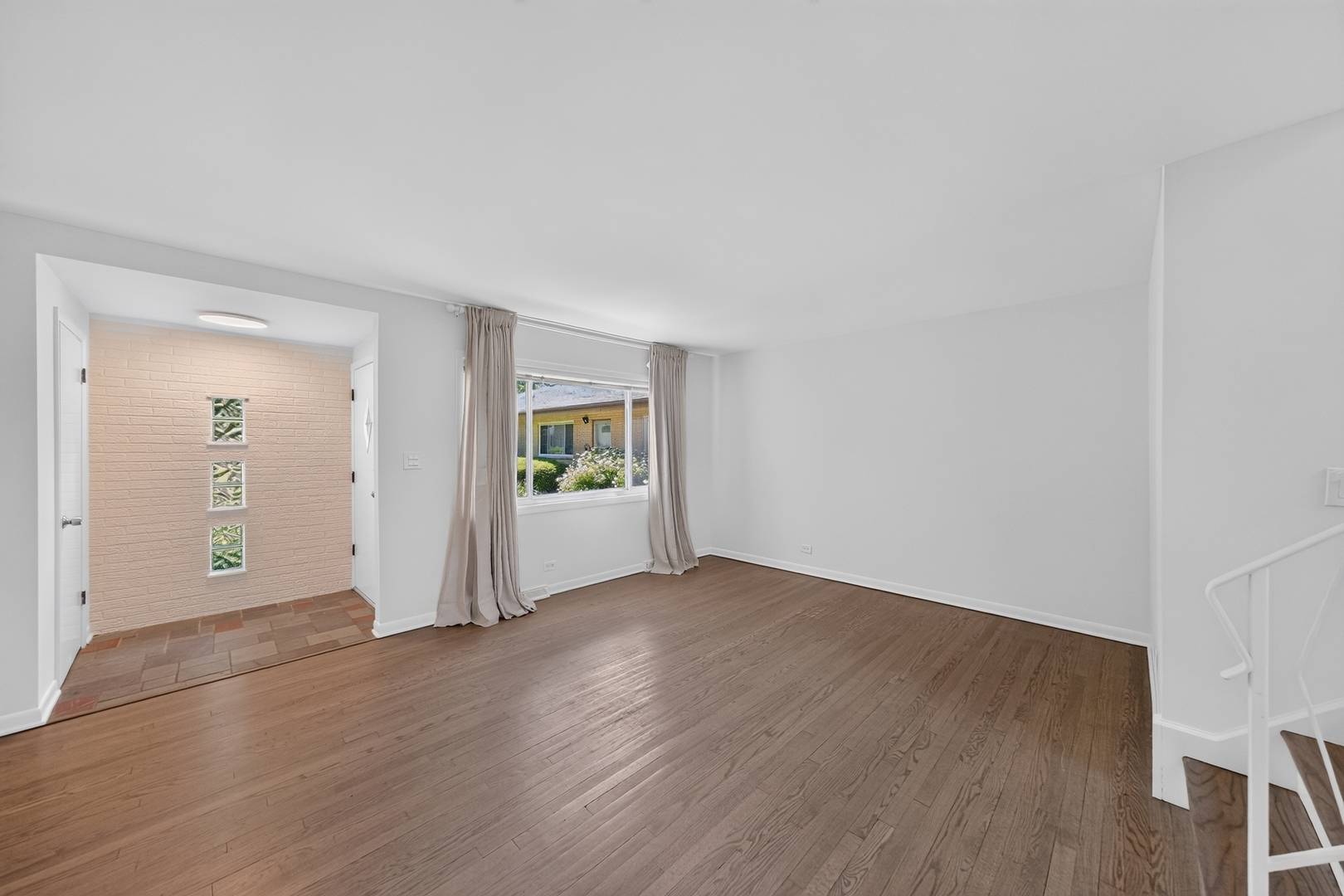 215 Dodge AVE #F, Evanston, IL 60202