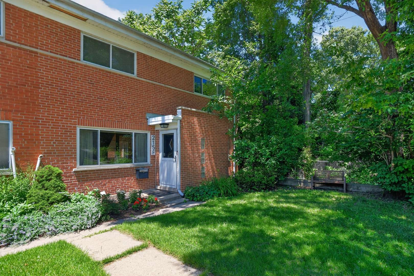 215 Dodge AVE #F, Evanston, IL 60202