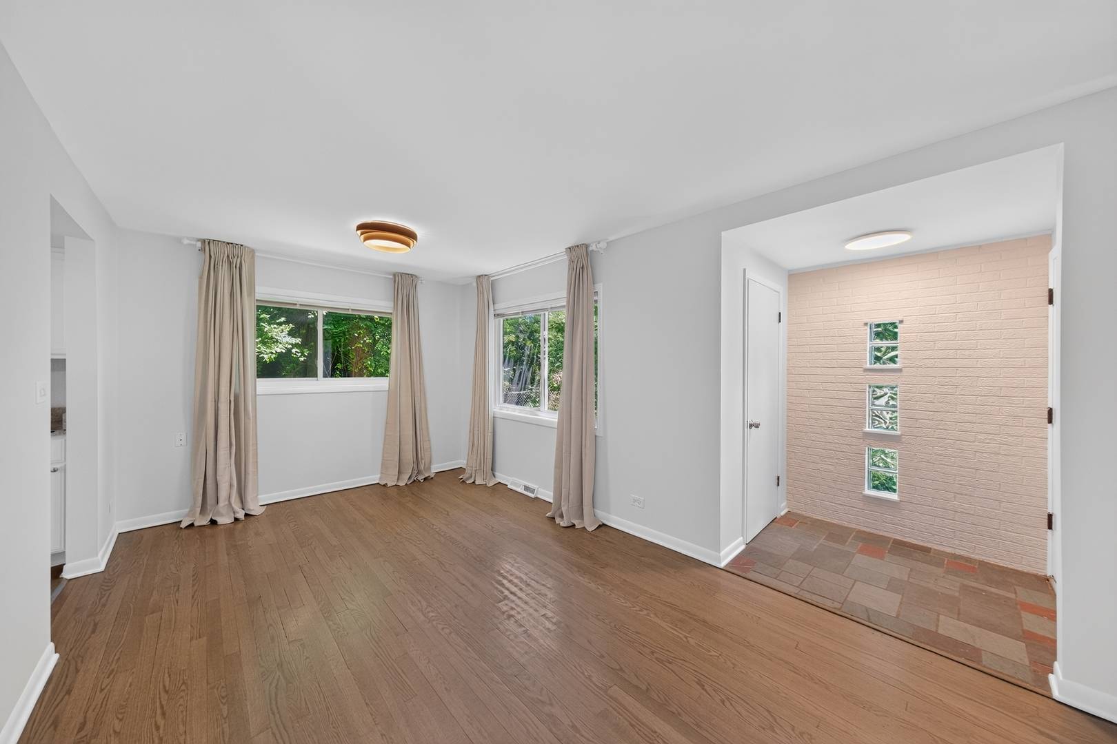 215 Dodge AVE #F, Evanston, IL 60202