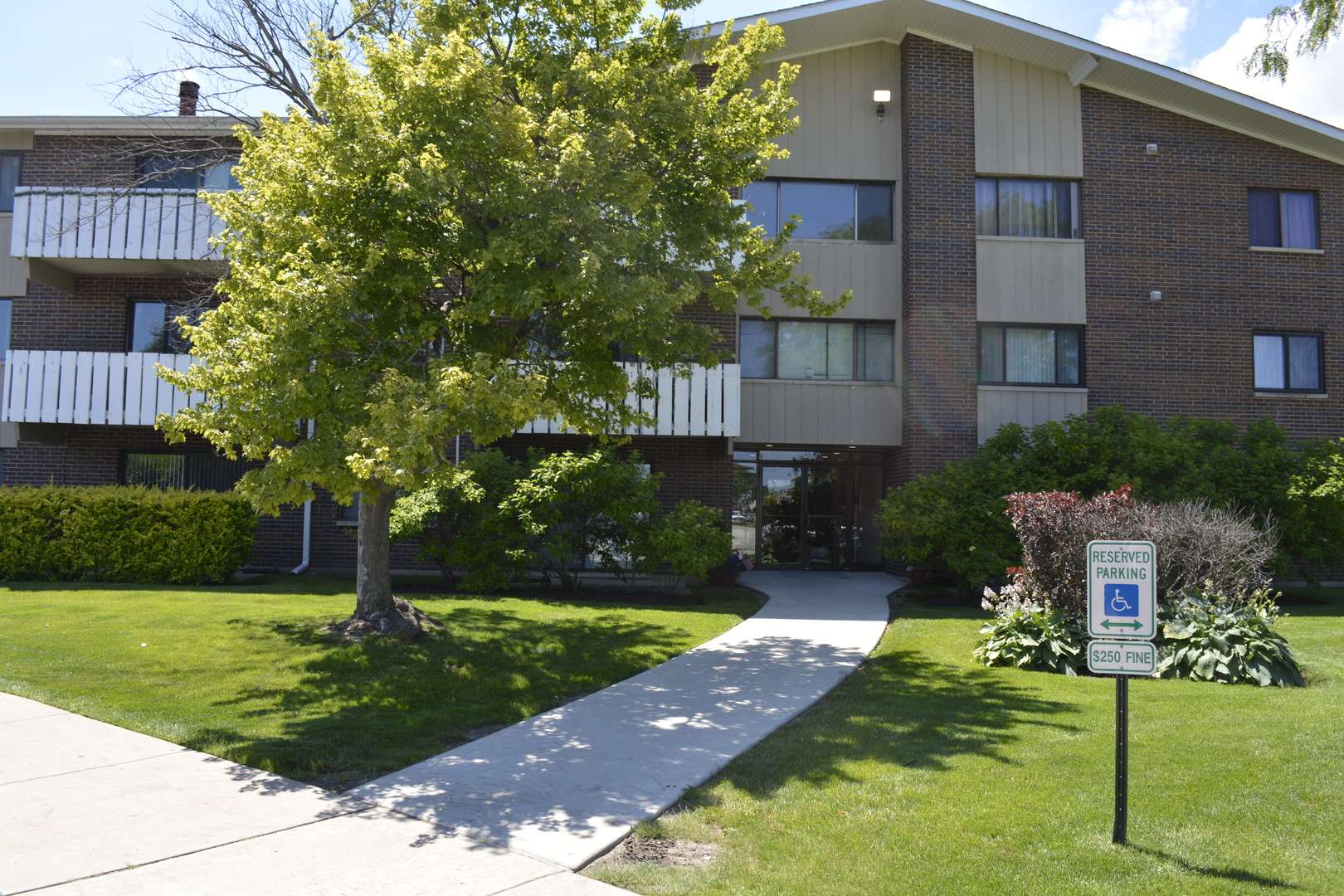 1000 Bayside DR #207, Palatine, IL 60074