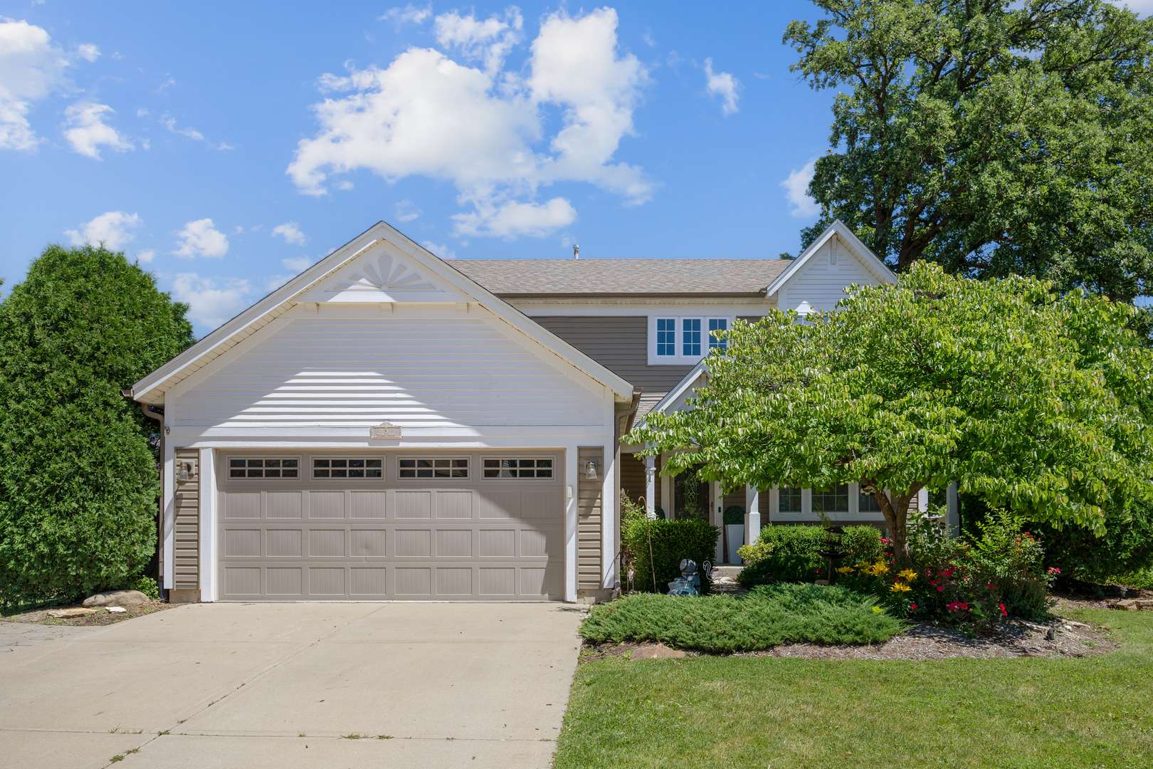 5 Vernon CT, South Elgin, IL 60177