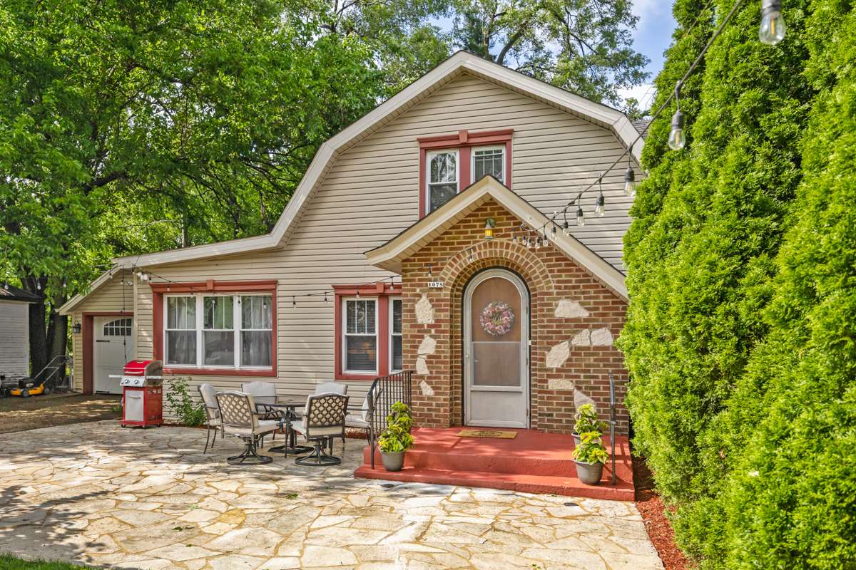 1078 Greenview AVE, Des Plaines, IL 60016