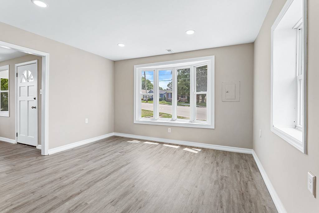 521 Mccarthy RD, Lemont, IL 60439