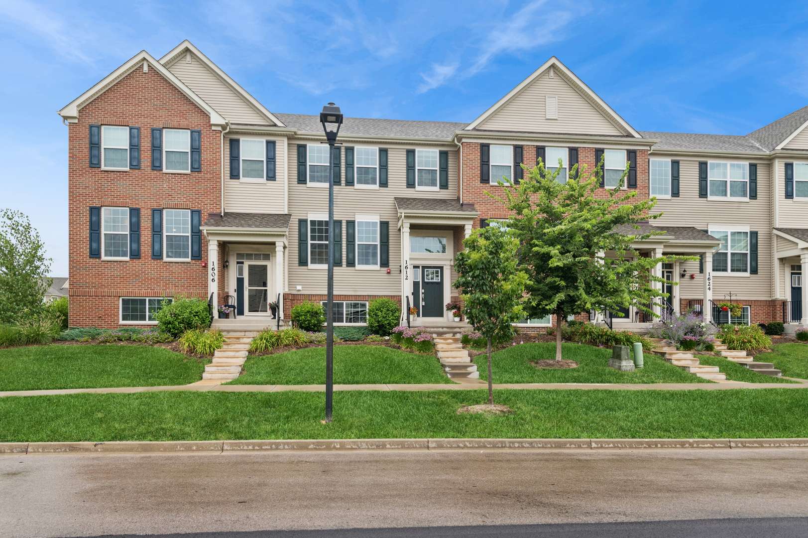 1612 Bentz WAY, Batavia, IL 60510