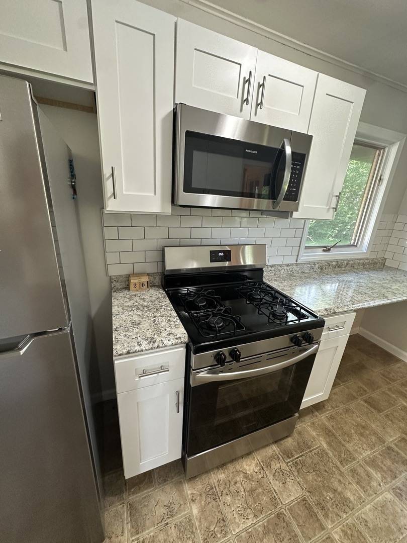 45 Golfview RD, Lake Zurich, IL 60047