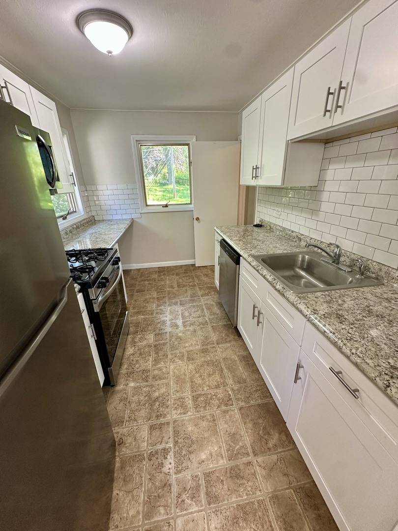 45 Golfview RD, Lake Zurich, IL 60047