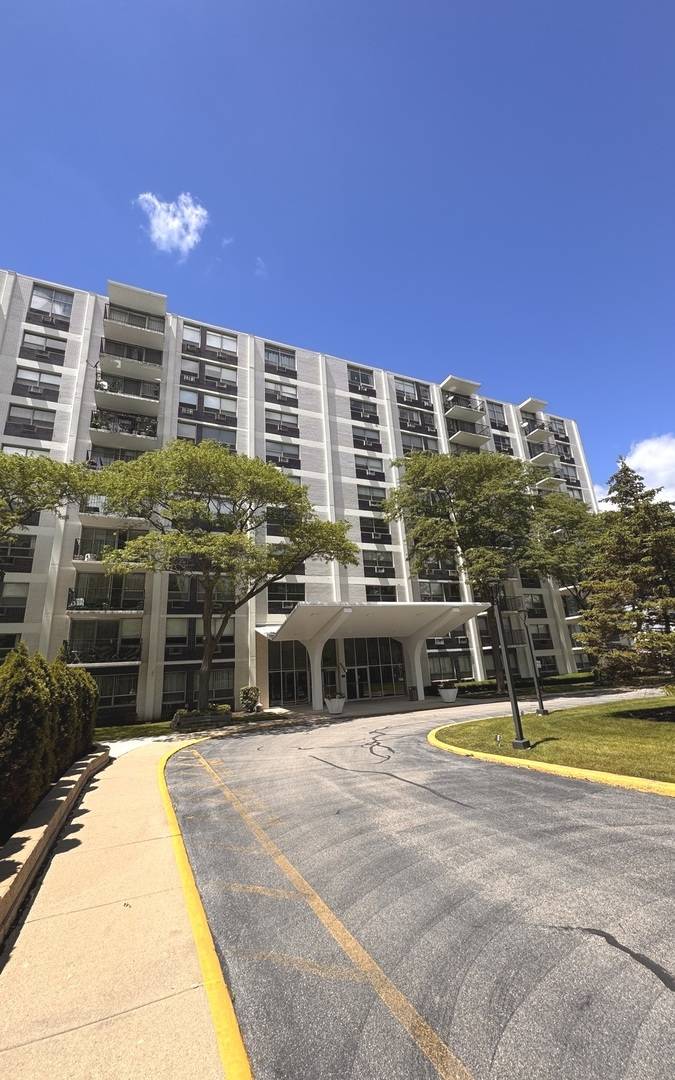 9009 Golf RD #2G, Des Plaines, IL 60016