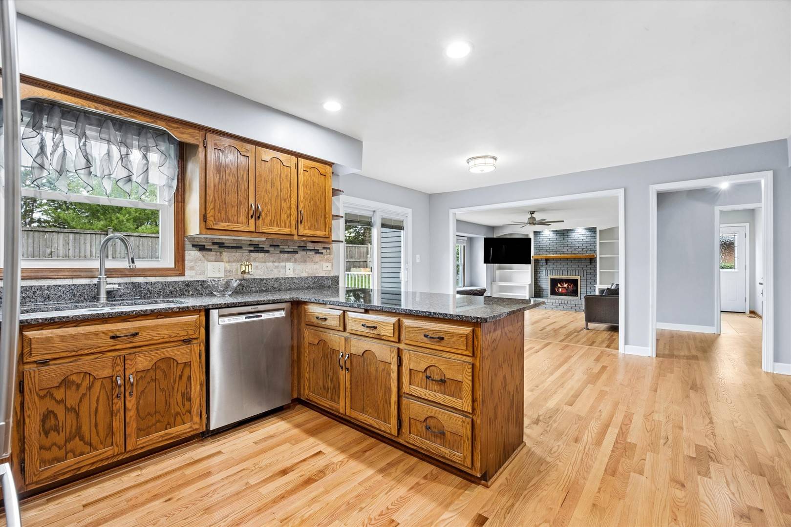 6076 Angel LN, Lisle, IL 60532
