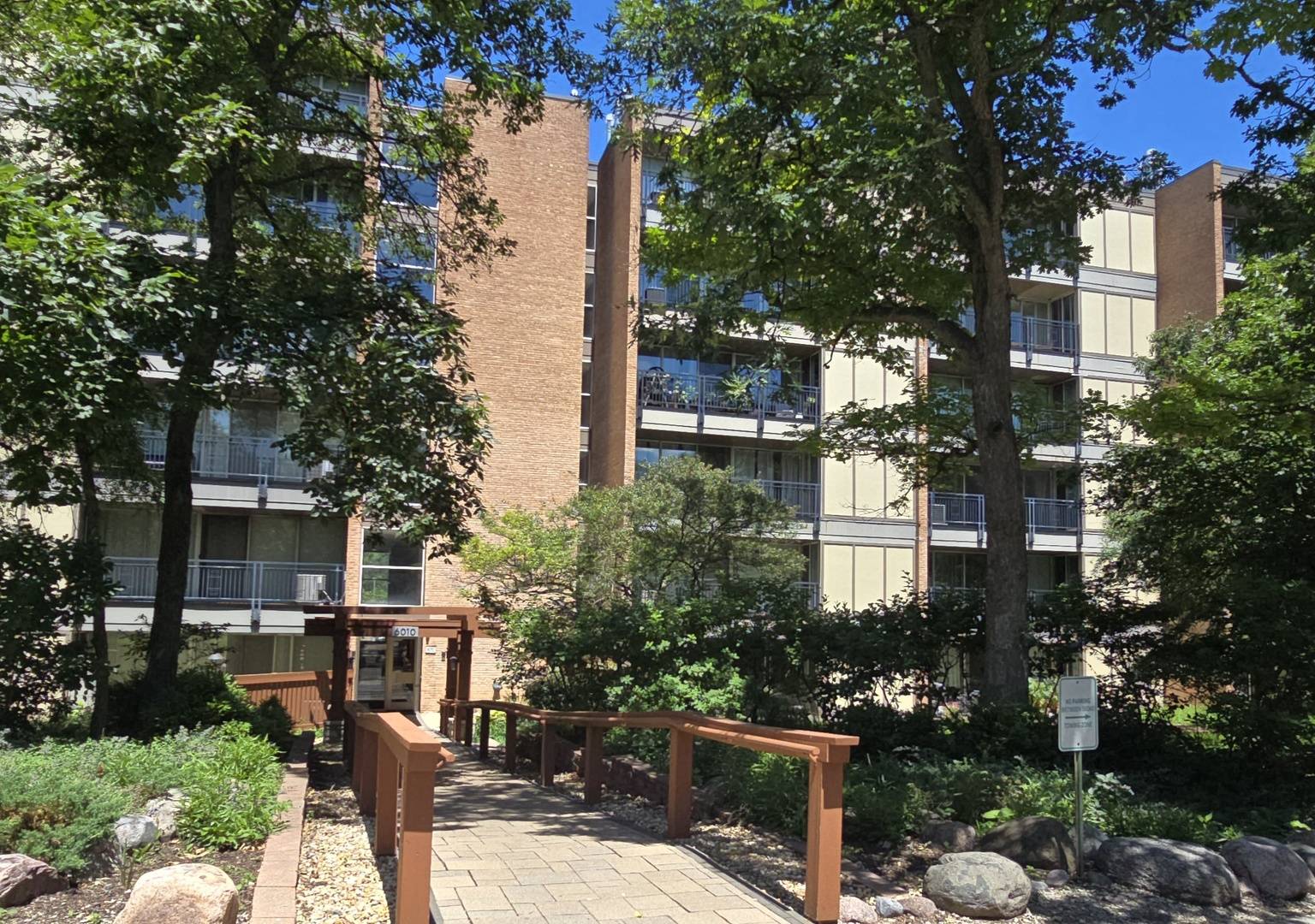 6010 Oakwood DR #6H, Lisle, IL 60532