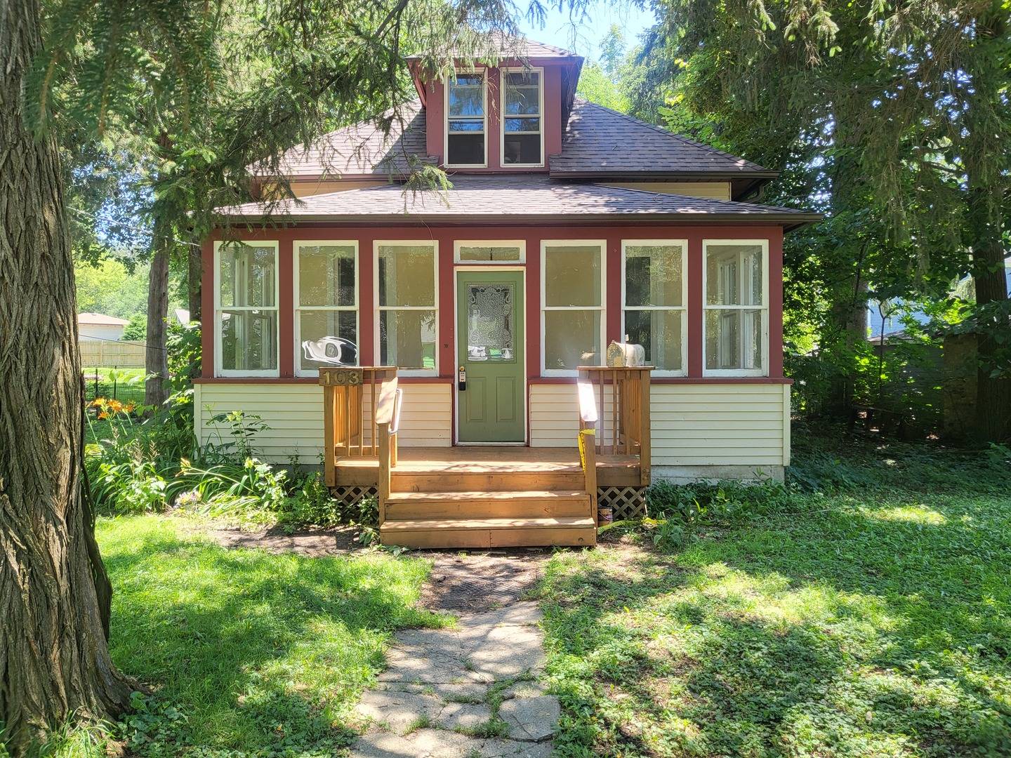 103 Center ST, Fox River Grove, IL 60021