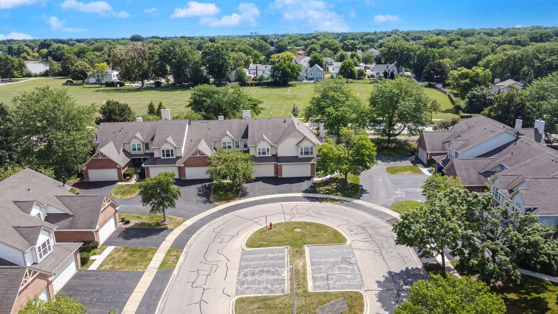 2316 Highland CT #2316, Schaumburg, IL 60194