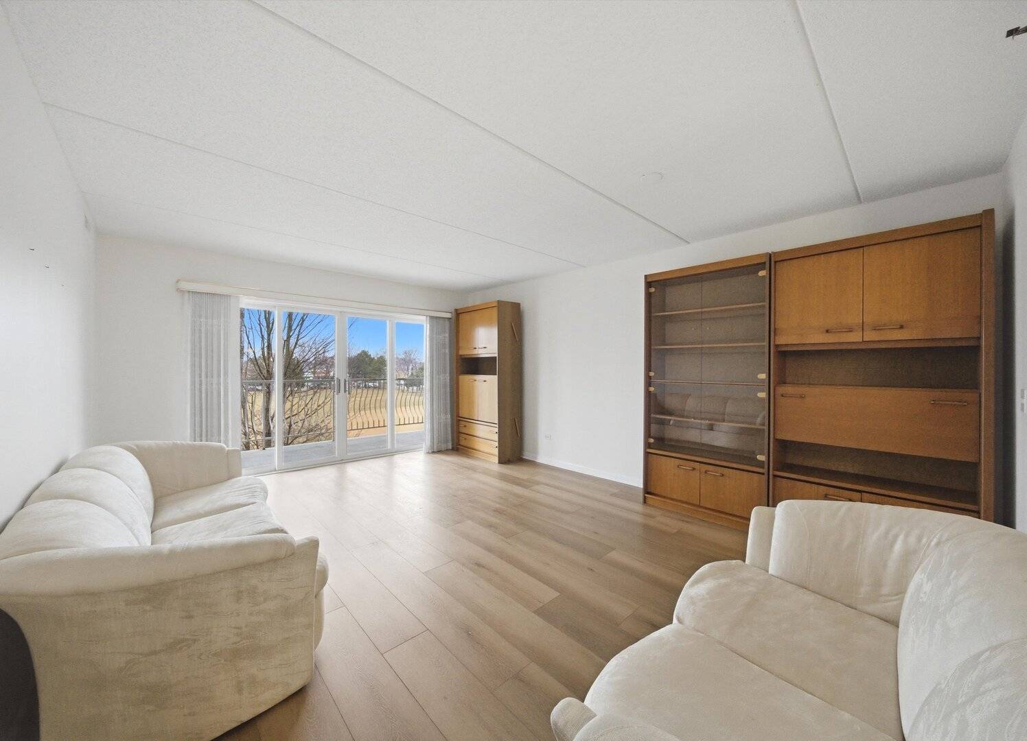 7081 W Touhy AVE #407, Niles, IL 60714