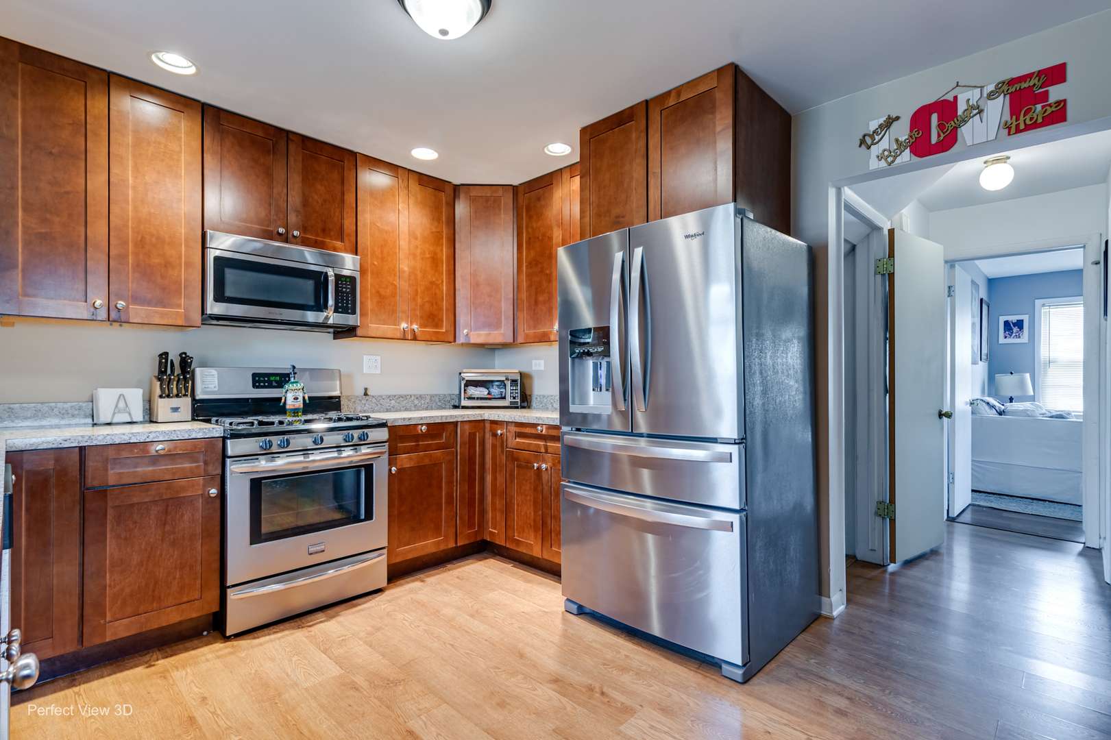 935 N Webster ST, Naperville, IL 60563