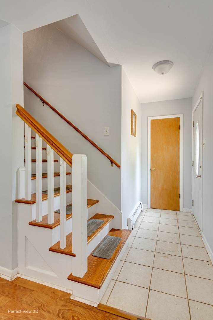 935 N Webster ST, Naperville, IL 60563
