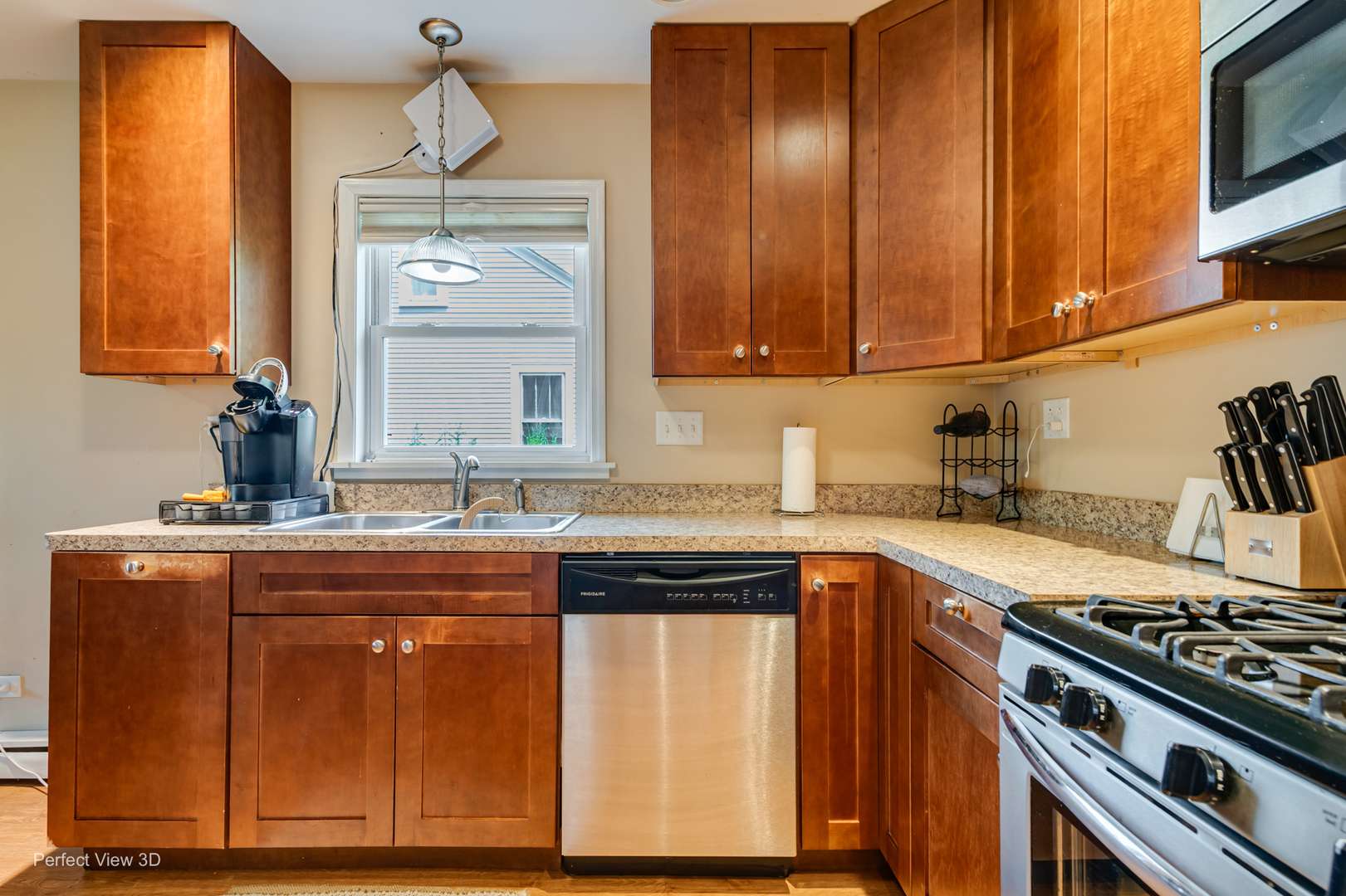935 N Webster ST, Naperville, IL 60563