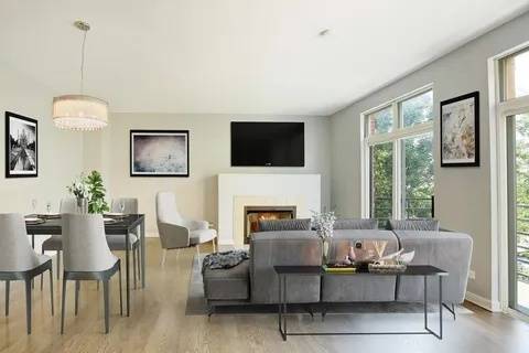 1033 E 46TH ST #406, Chicago, IL 60653