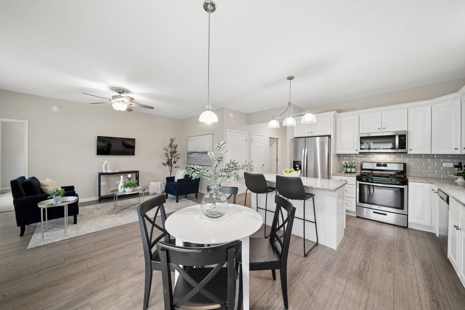 807 Alexandra LN, Yorkville, IL 60560