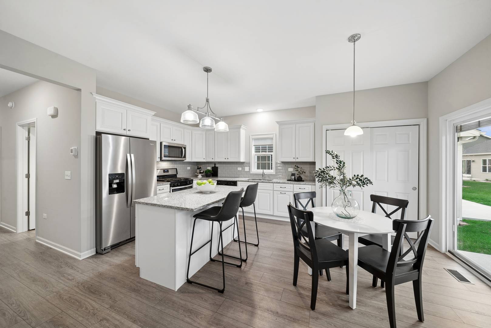 807 Alexandra LN, Yorkville, IL 60560