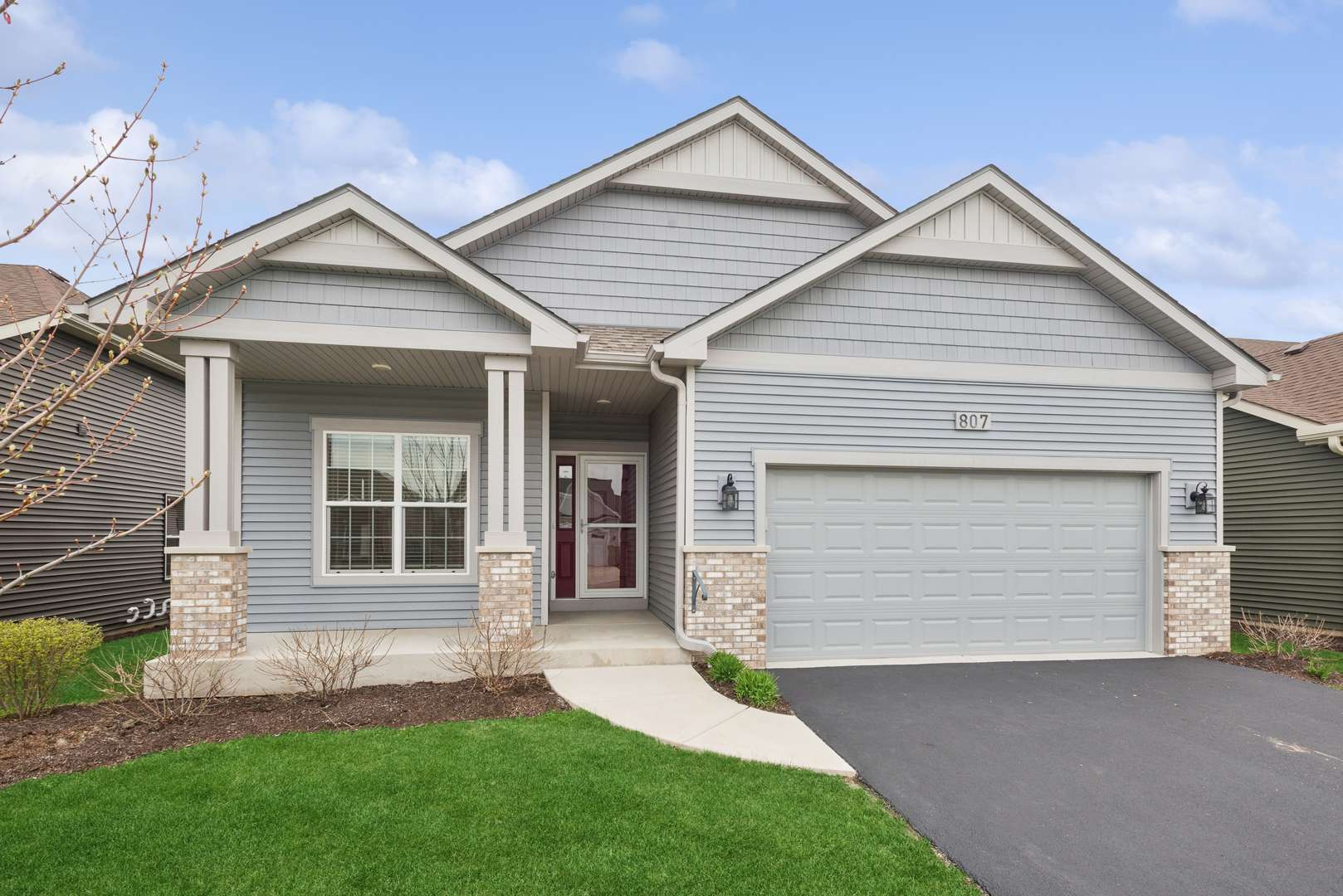 807 Alexandra LN, Yorkville, IL 60560