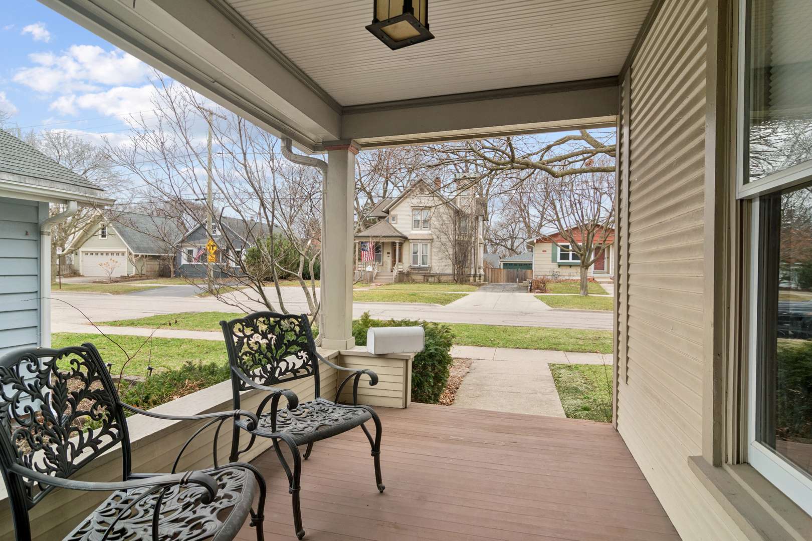 123 Raymond AVE, Barrington, IL 60010